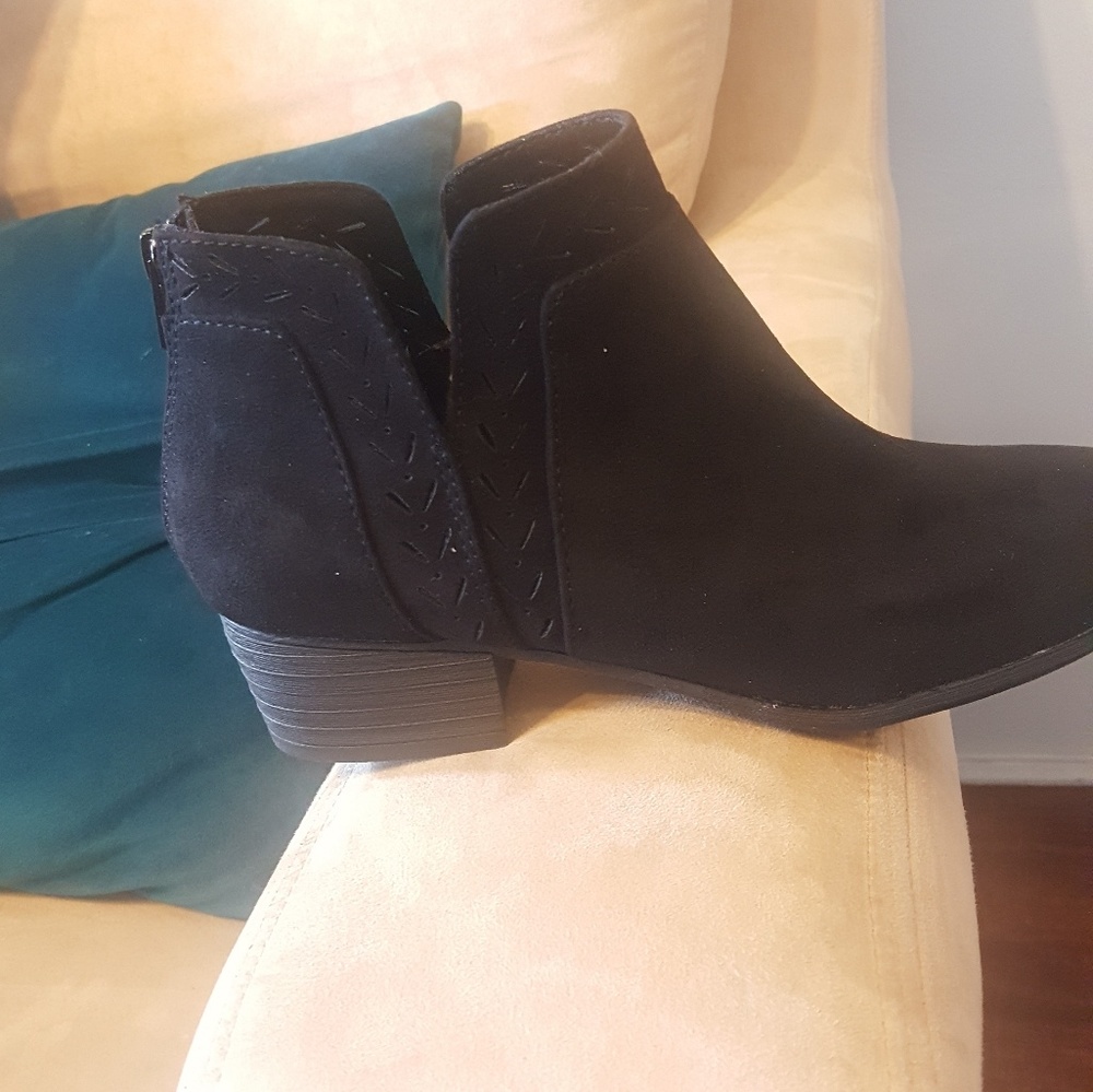 Booties - Picture 4 of 4